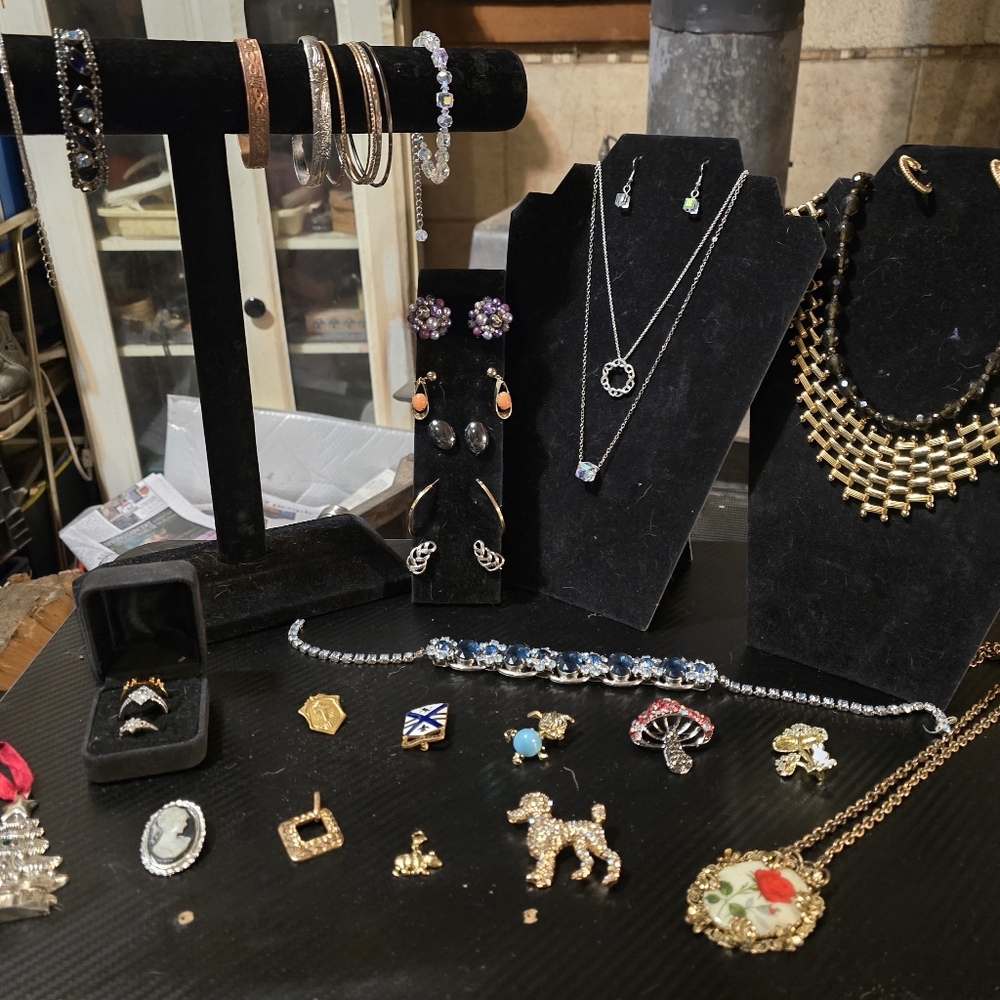Large Lot Of Vintage To Now Jewelry E2